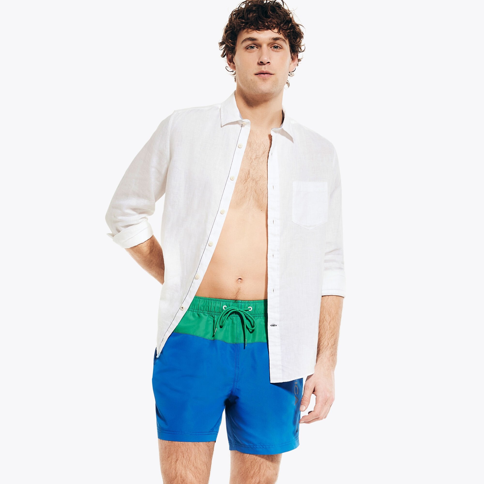 Traje de baño con colores combinados tipo short 6"