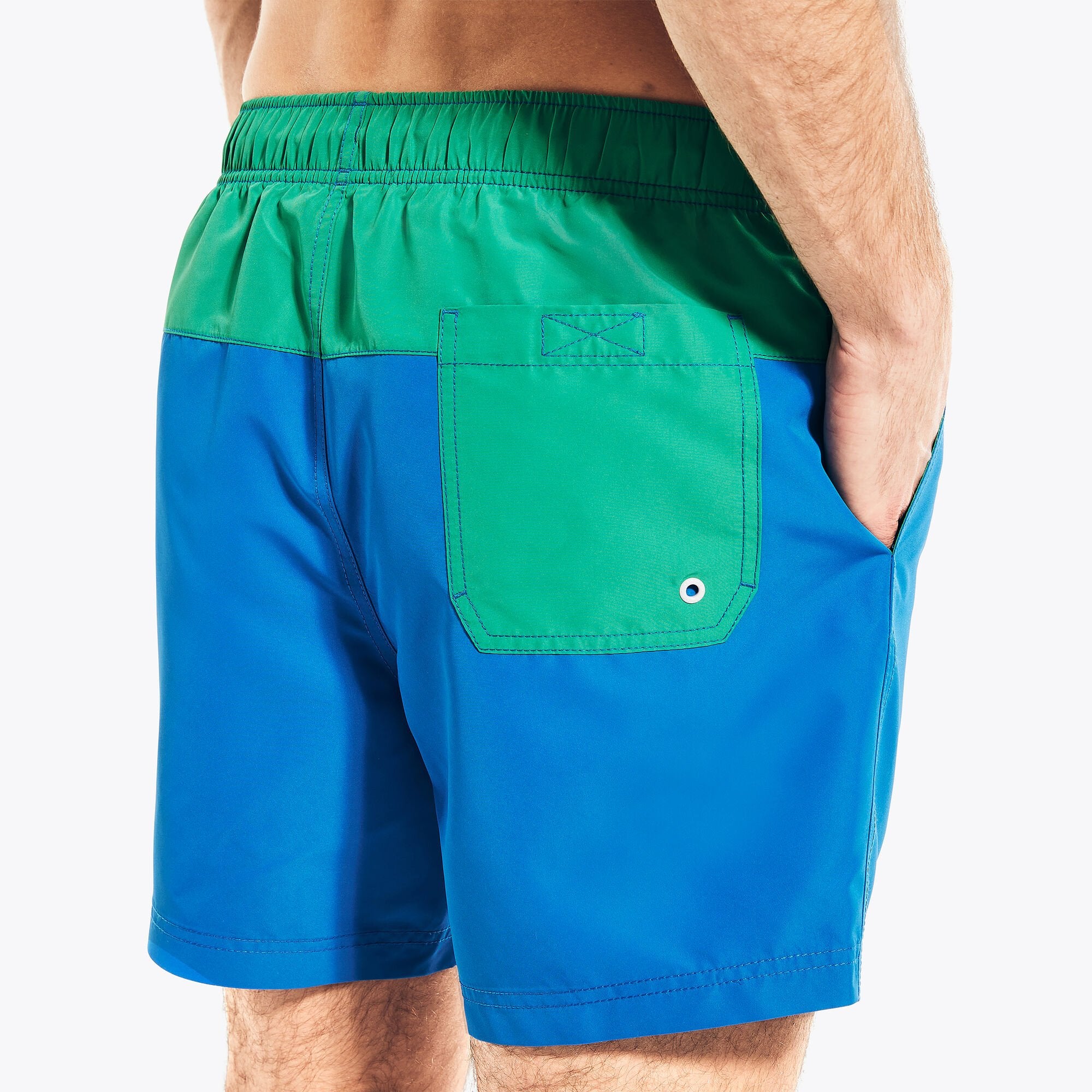 Traje de baño con colores combinados tipo short 6"