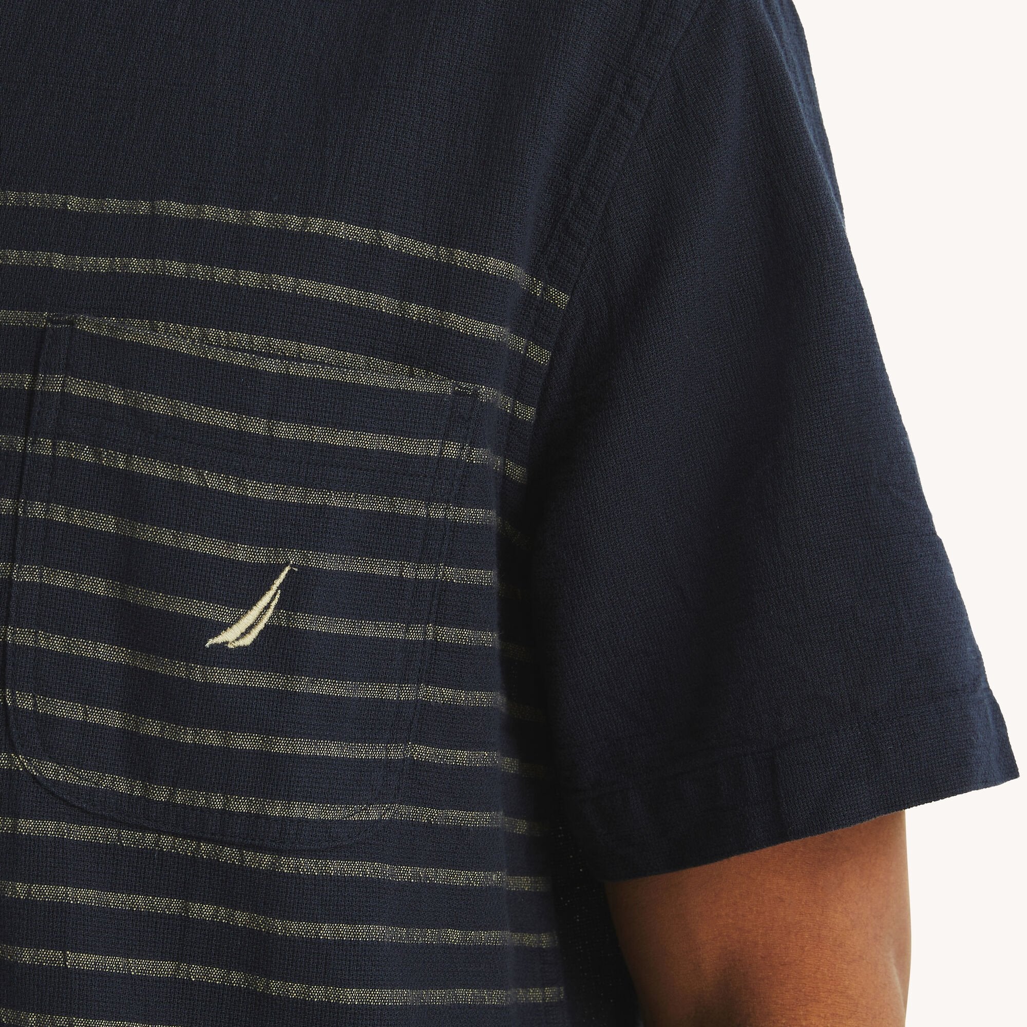 Camisa manga corta de lino con patrón de rayas