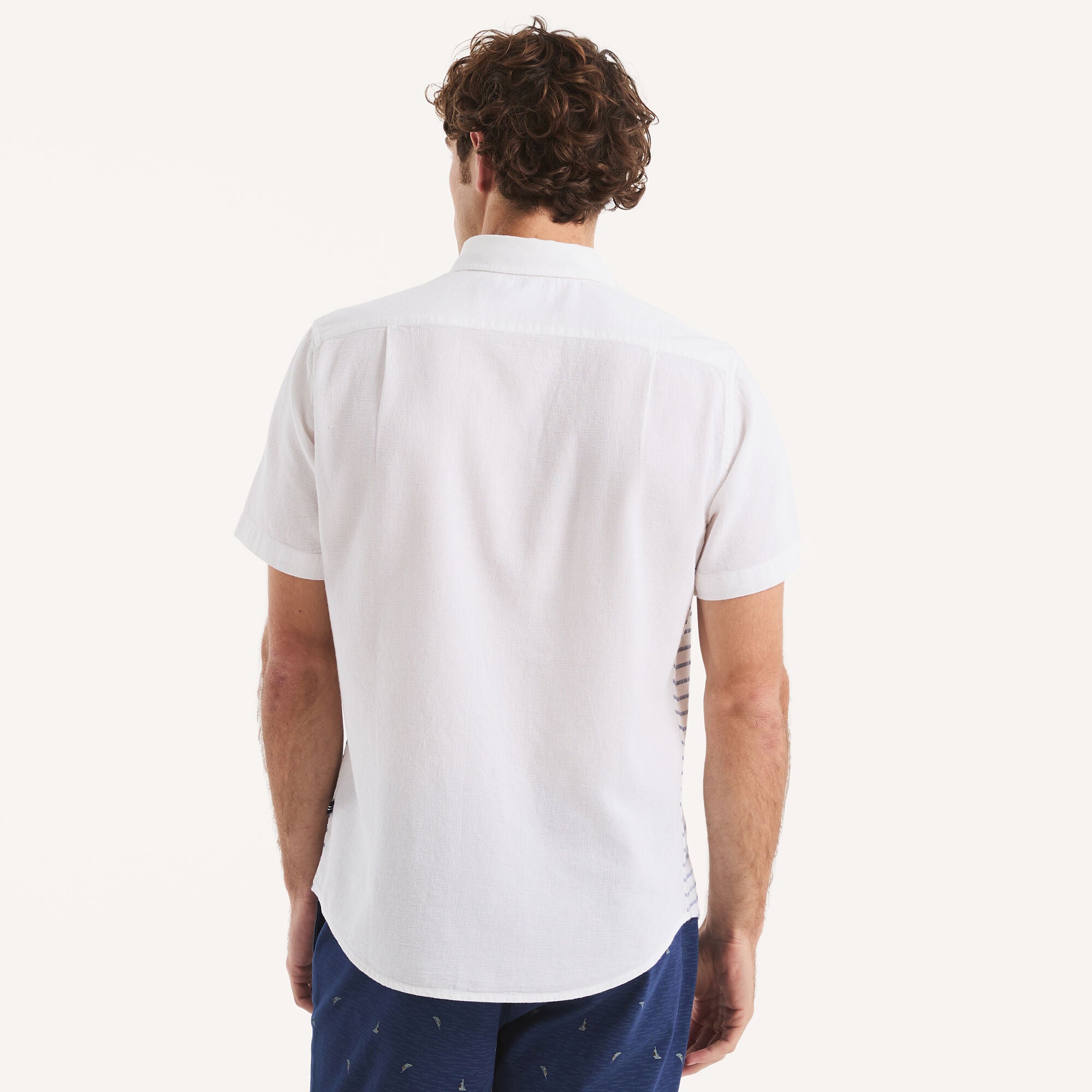 Camisa manga corta de lino con patrón de rayas