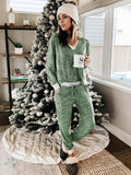 Pijama de navidad con diseño de rayas