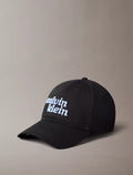 Gorra con logo bordado grande