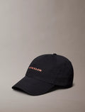 Gorra con logo bordado pequeño