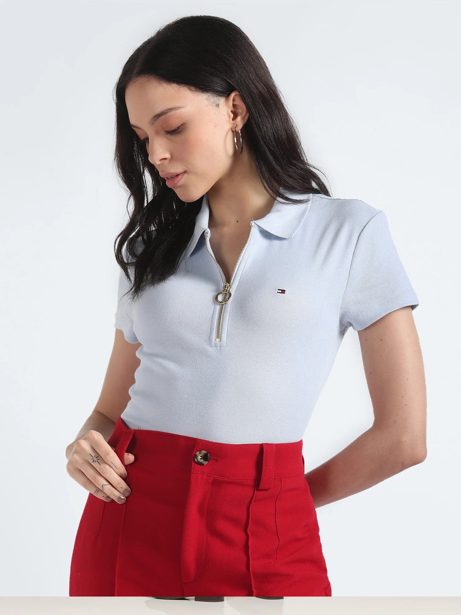 Chemise ajustada con cremallera de aro