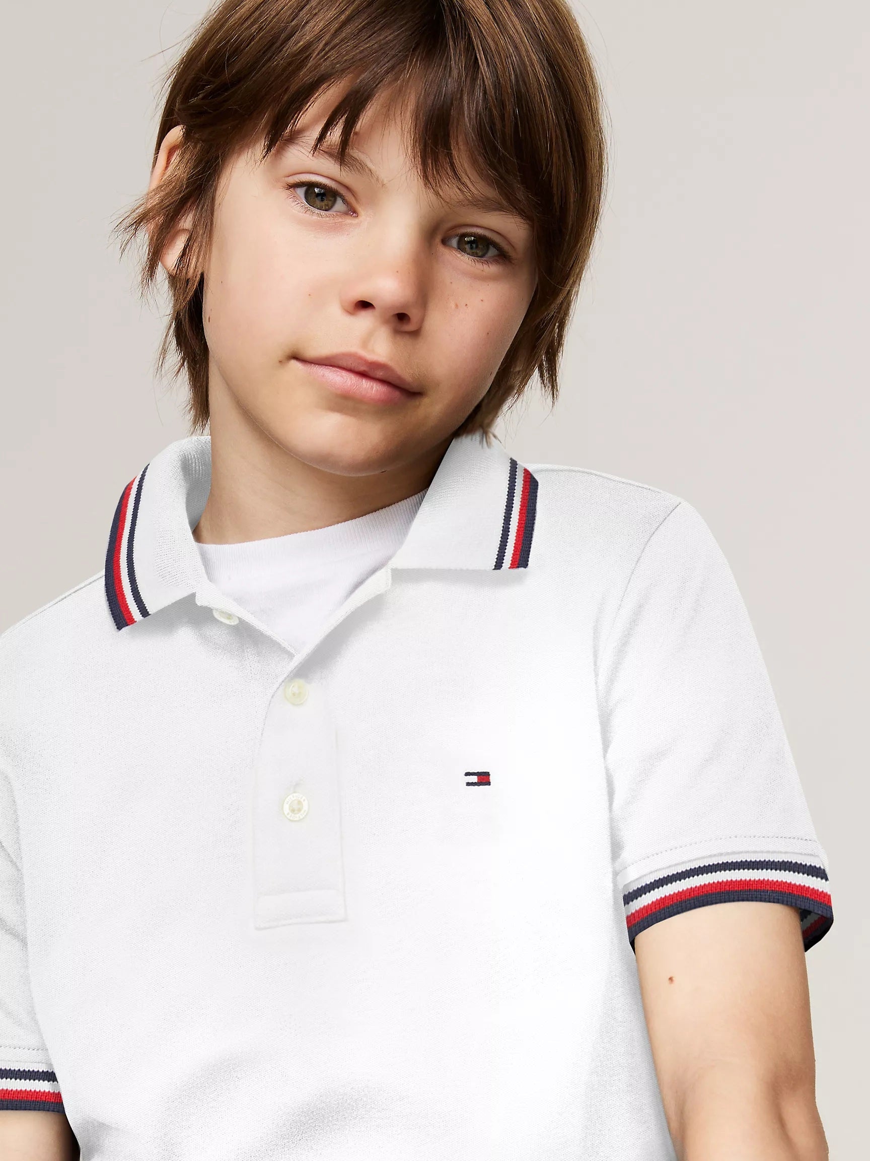 Chemise unicolor con cuello ribeteado para niño