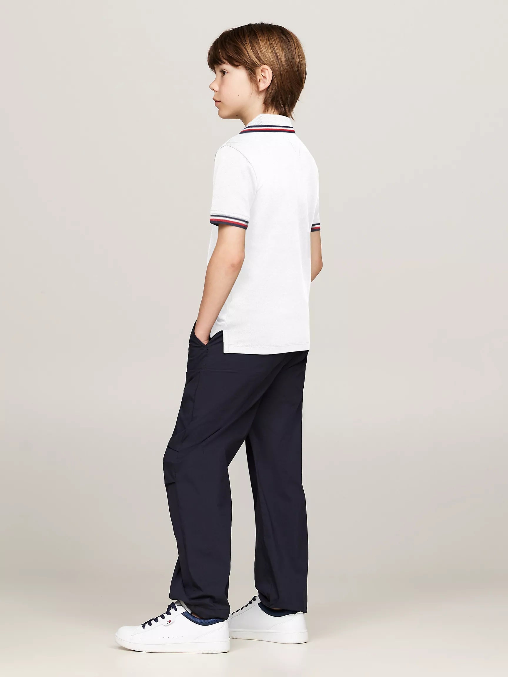 Chemise unicolor con cuello ribeteado para niño