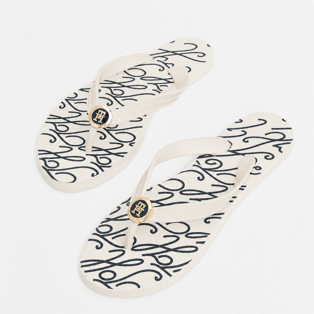 Sandalias con logo metálico