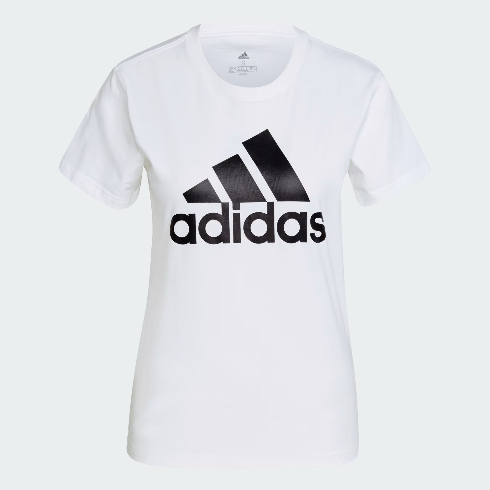 Franela deportiva con logo estampado
