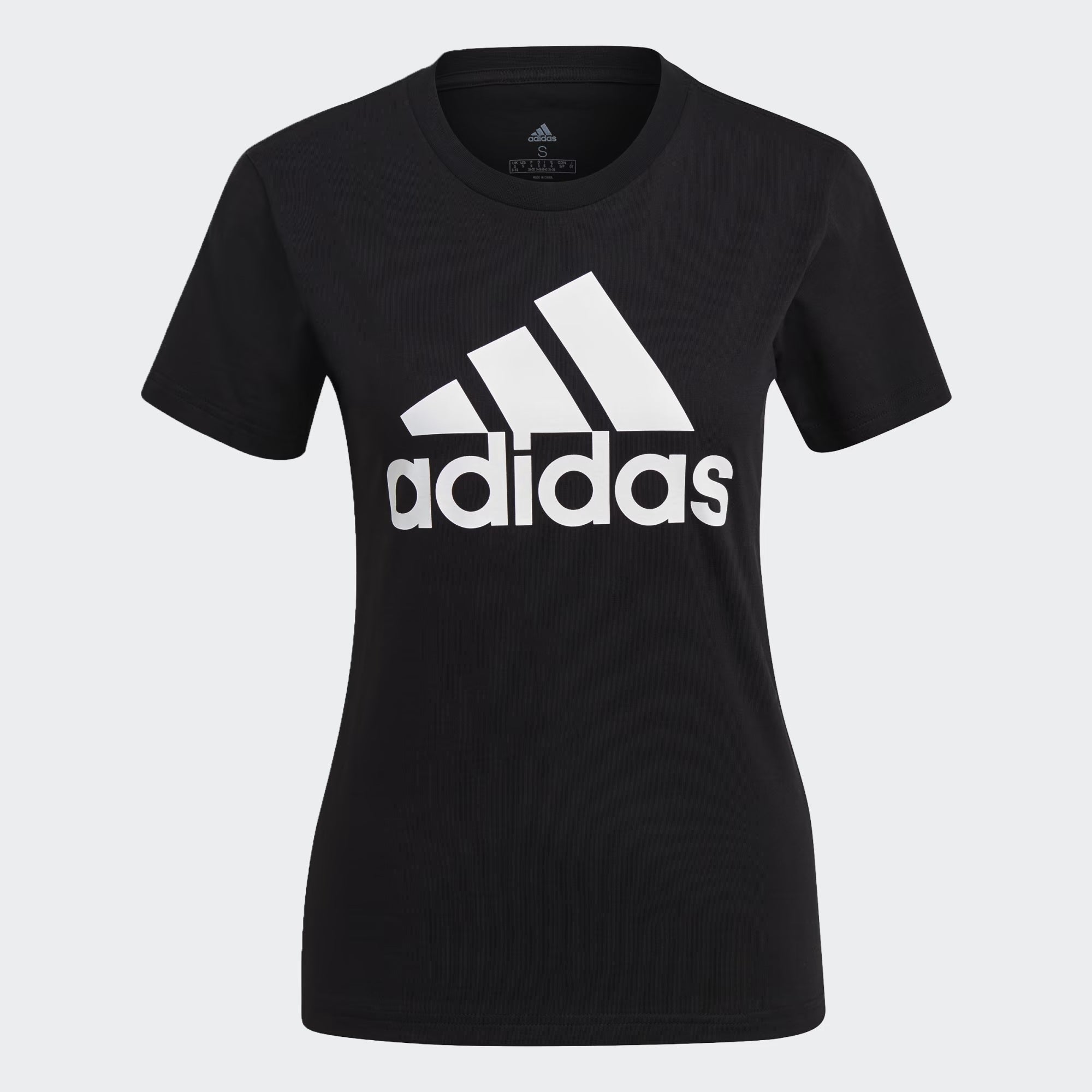 Franela deportiva con logo estampado
