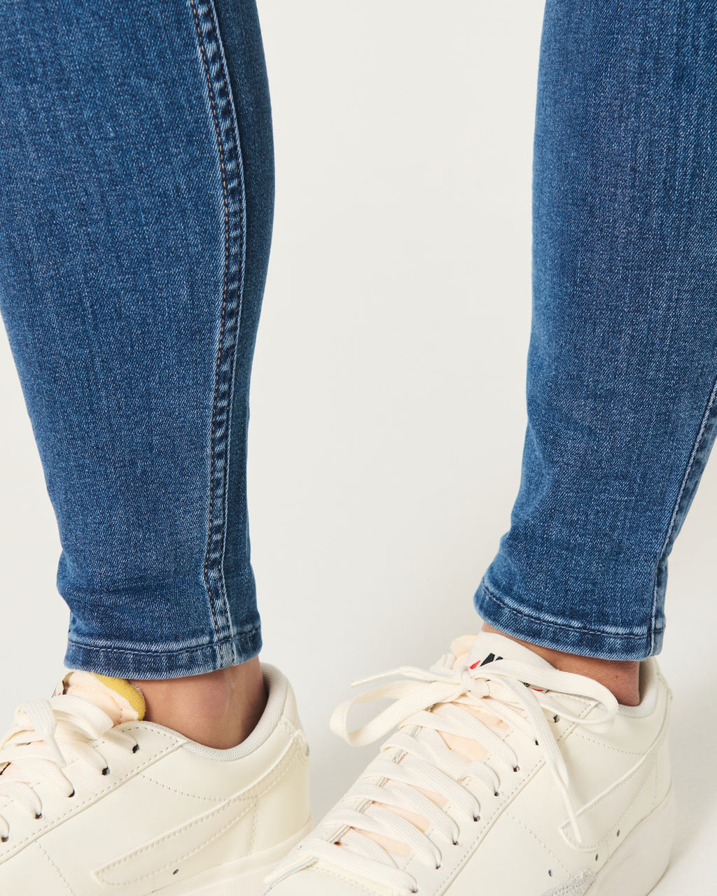 Jean Ajustado tiro alto y curvas tipo leggings