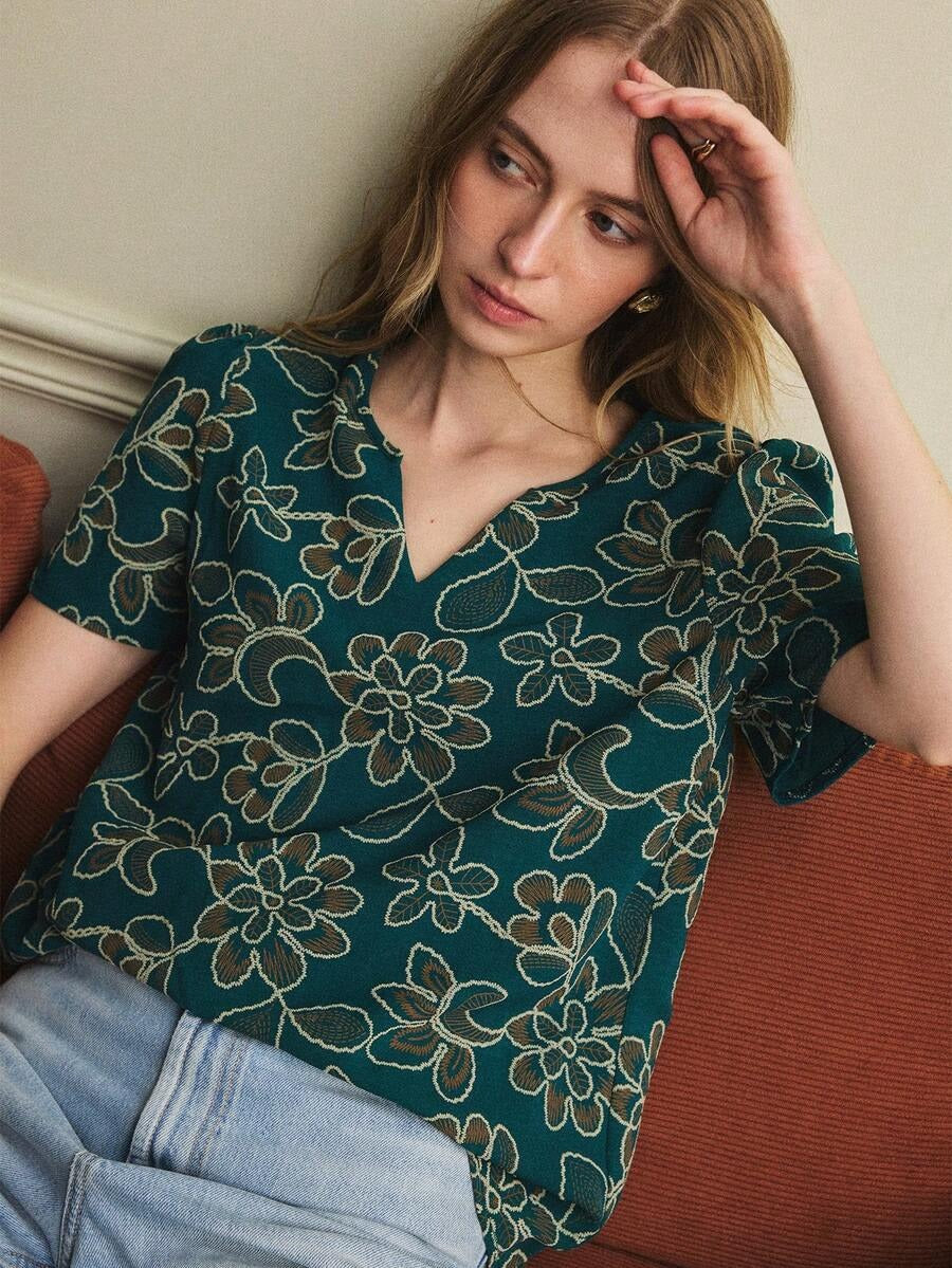 Blusa con bordado floral