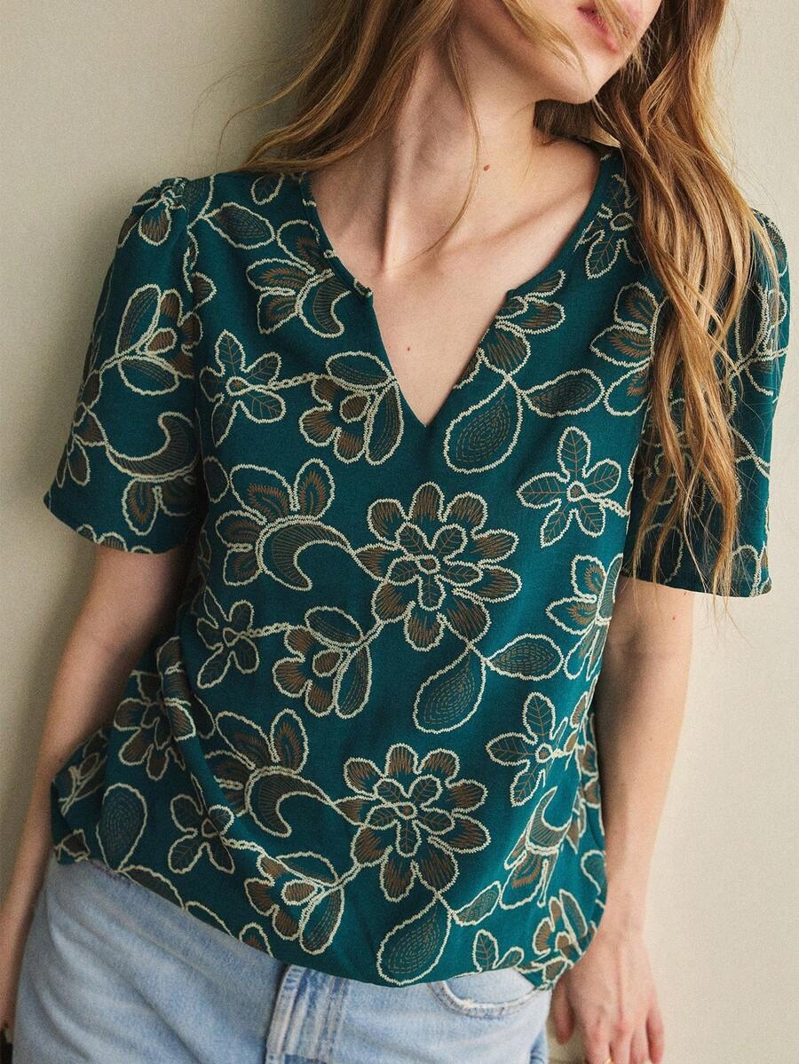Blusa con bordado floral