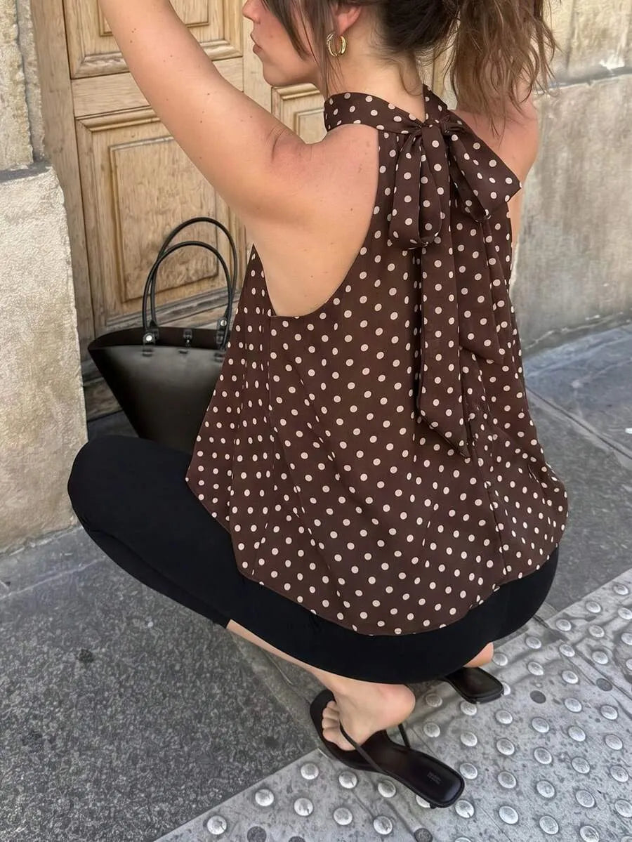 Blusa de satén con diseño de lunares