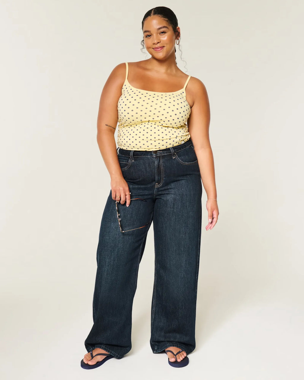 Jeans anchos de tiro alto con lavado intenso