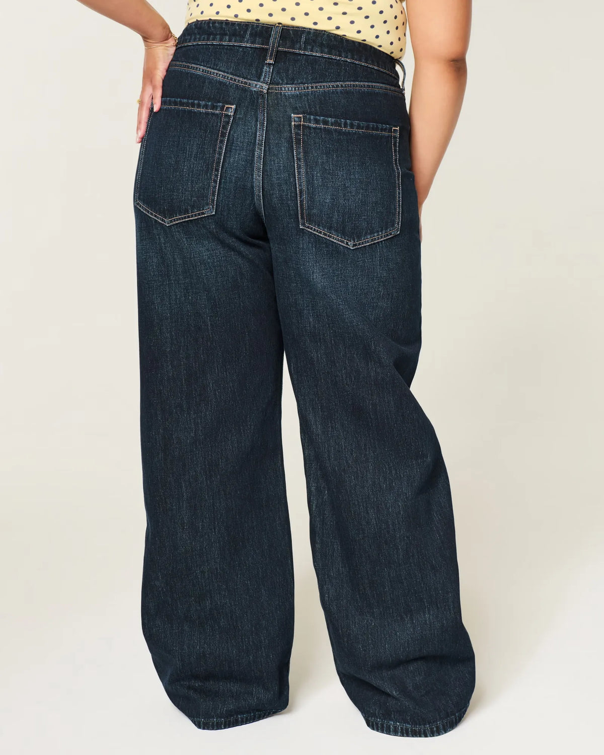 Jeans anchos de tiro alto con lavado intenso