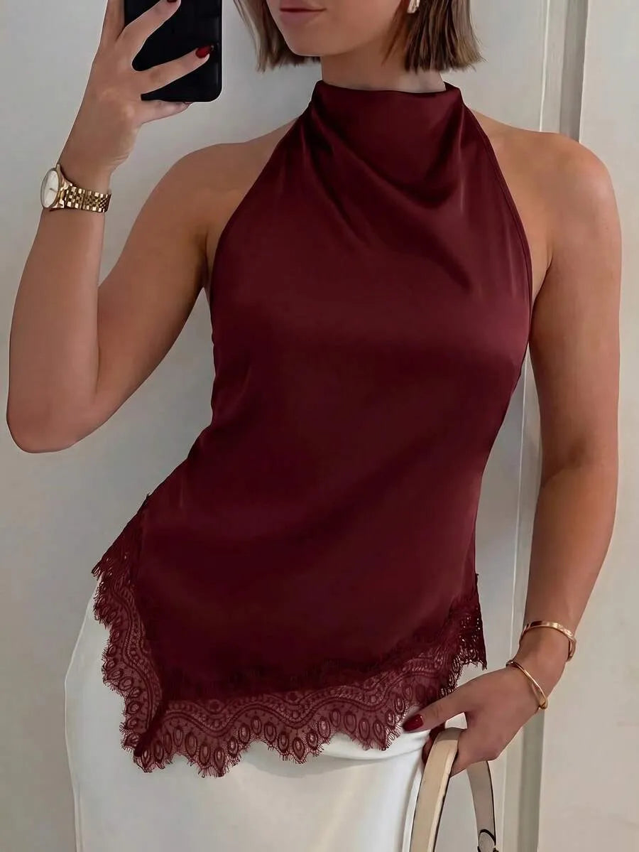 Blusa de satén con escote y encaje