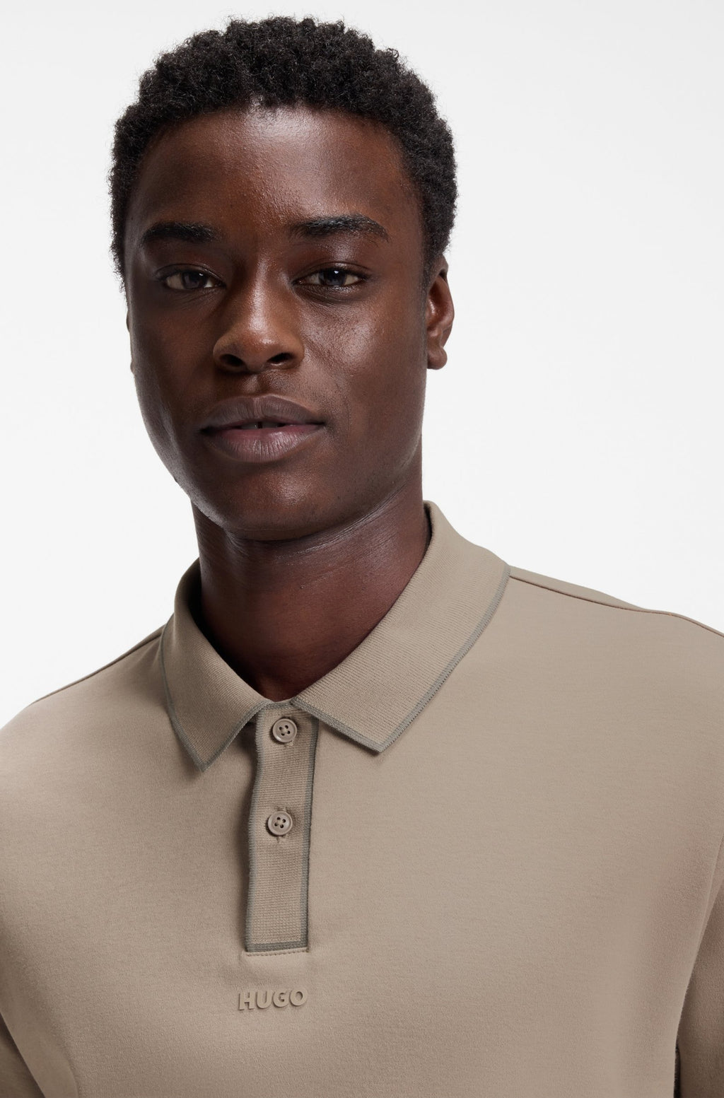 Chemise de algodón de lujo con ribetes en contraste