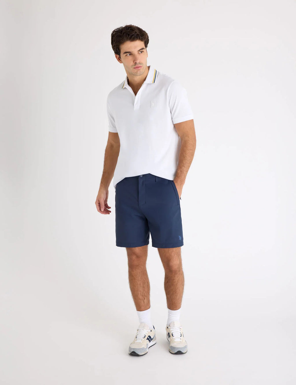 Chemise con cuello ribetiado y logo estampado