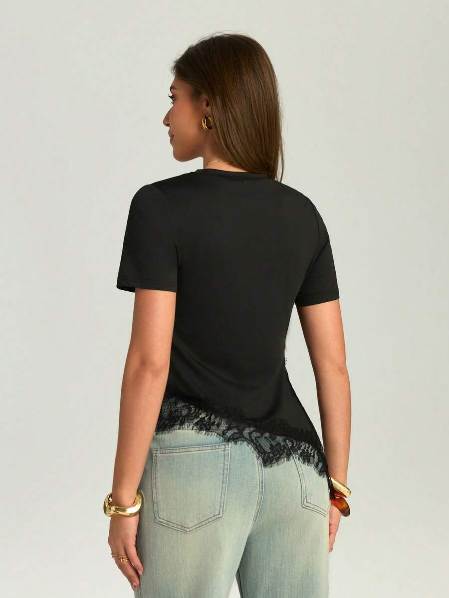 Blusa corte asimétrico con encaje