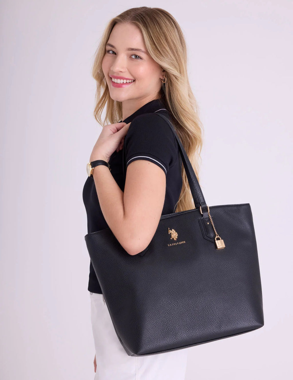 Cartera tipo tote grande con piel granulada