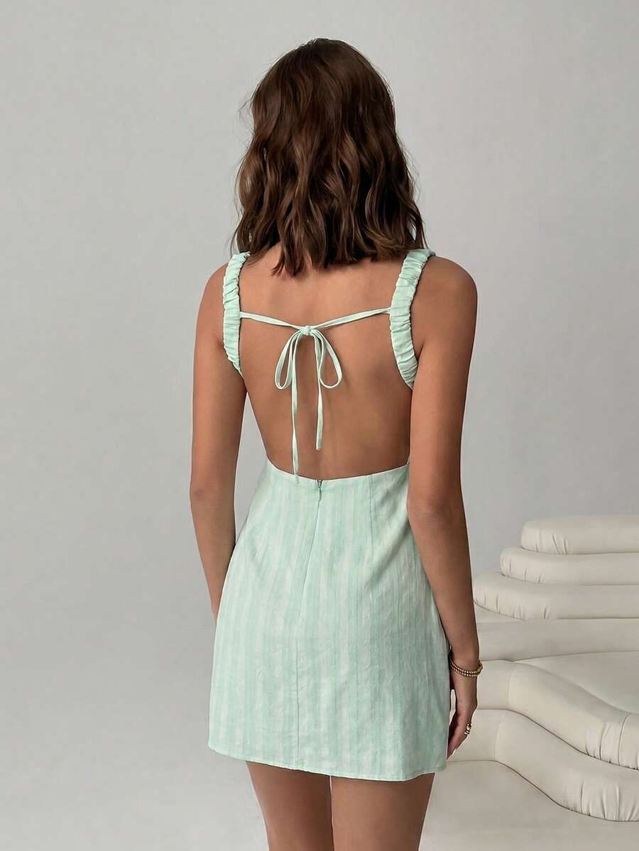Vestido casual con espalda descubierta