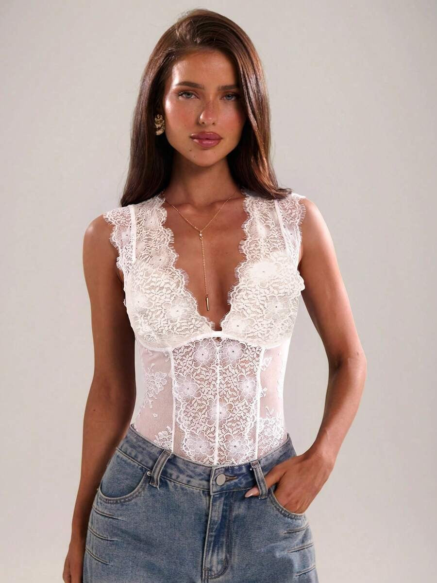 Body con escote y encaje floral