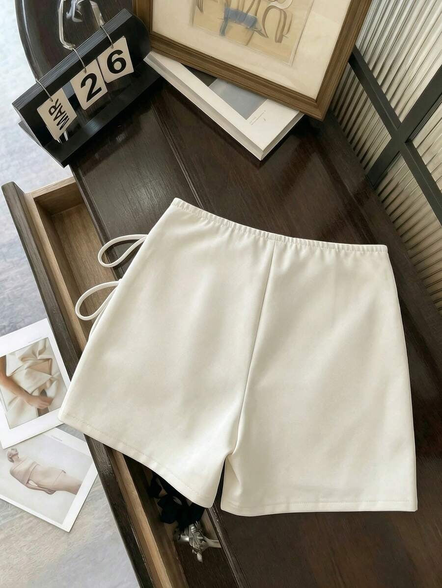 Short casual con lazos delanteros
