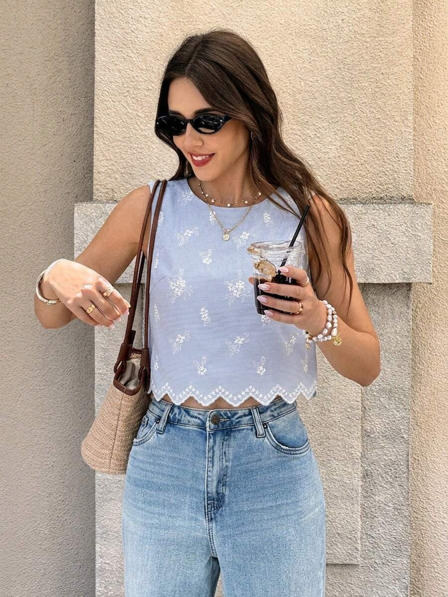 Blusa bordada con lazos en espalda