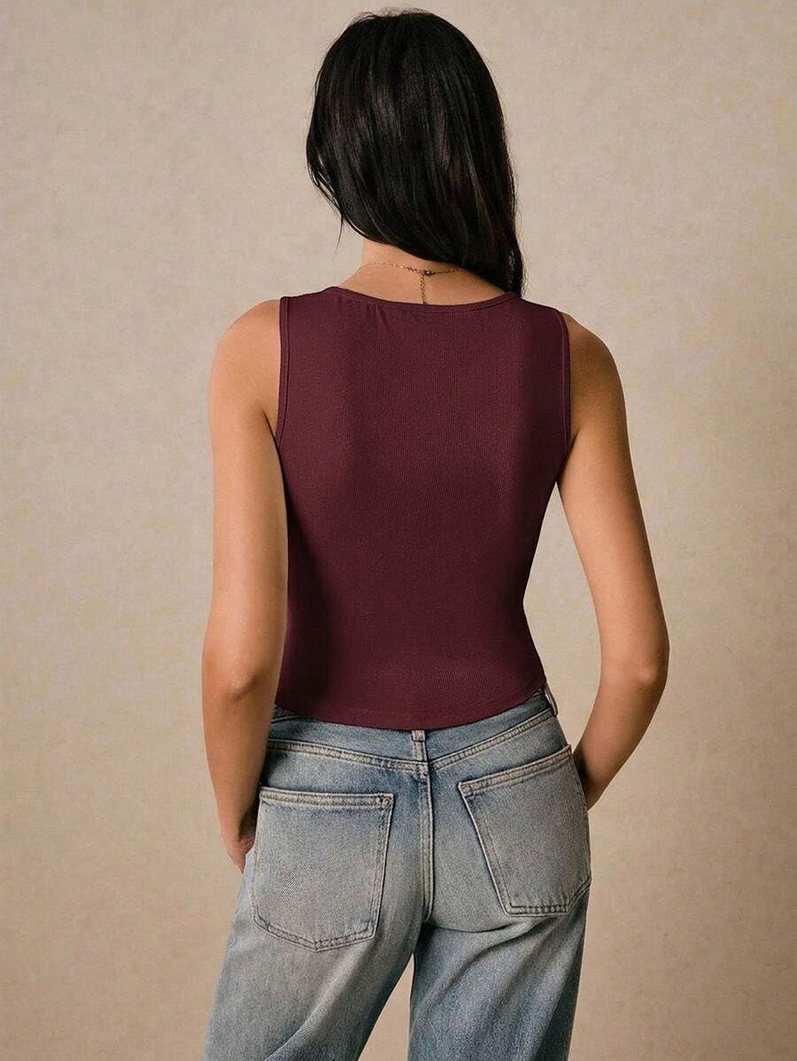 Top casual con dobladillo asimétrico y botones