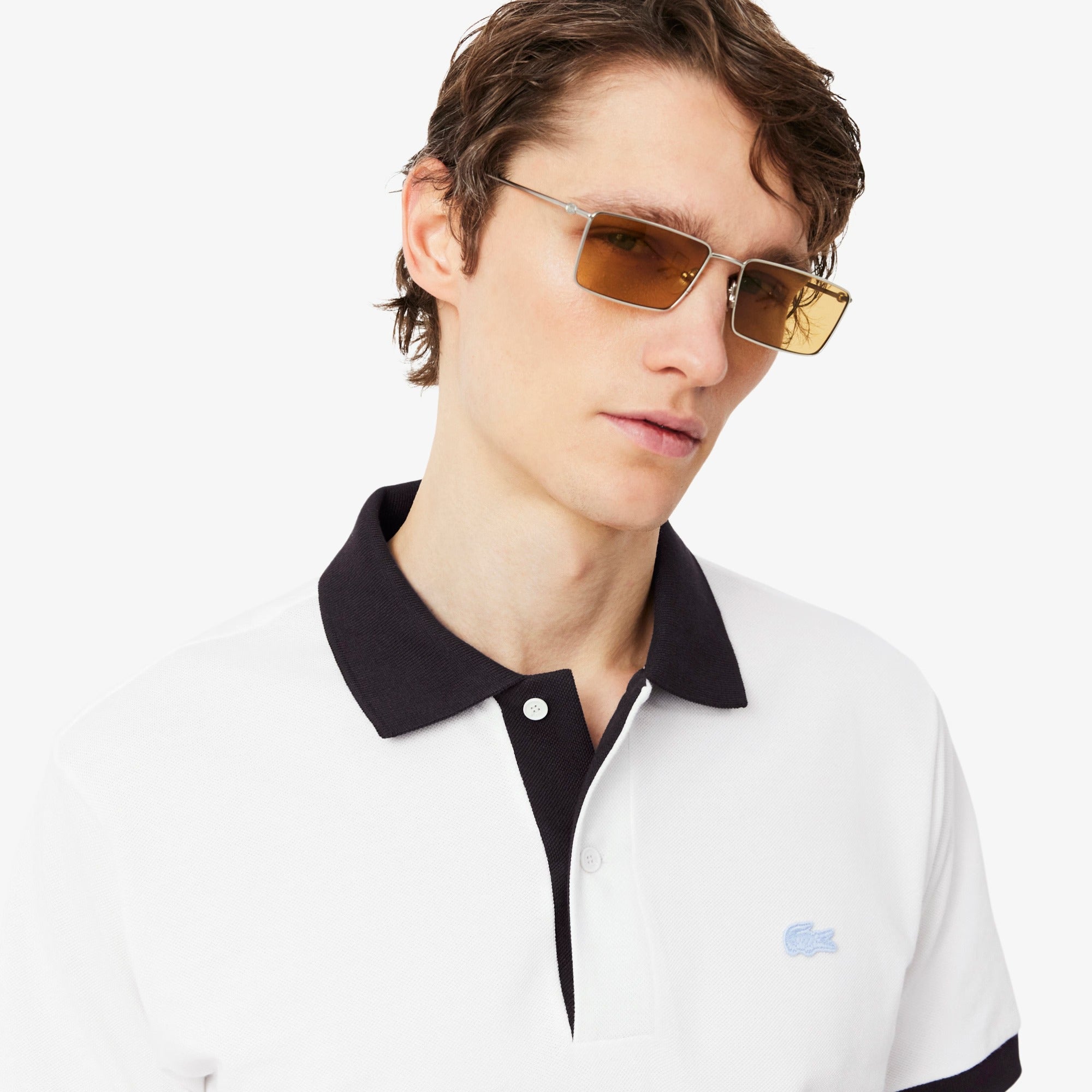 Chemise clásica con ribete en contraste