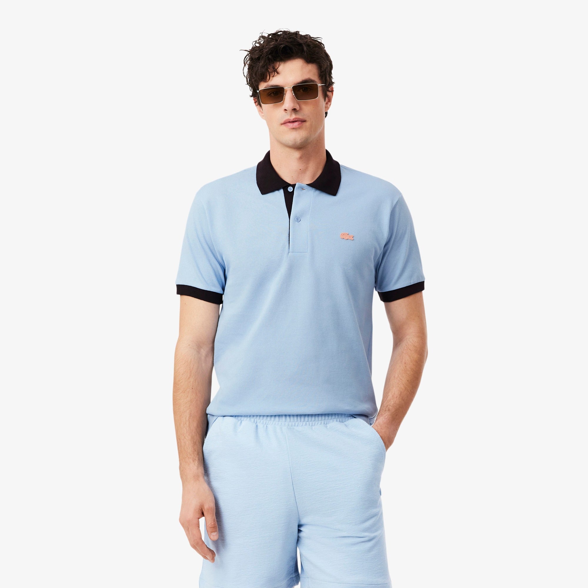 Chemise clásica con ribete en contraste