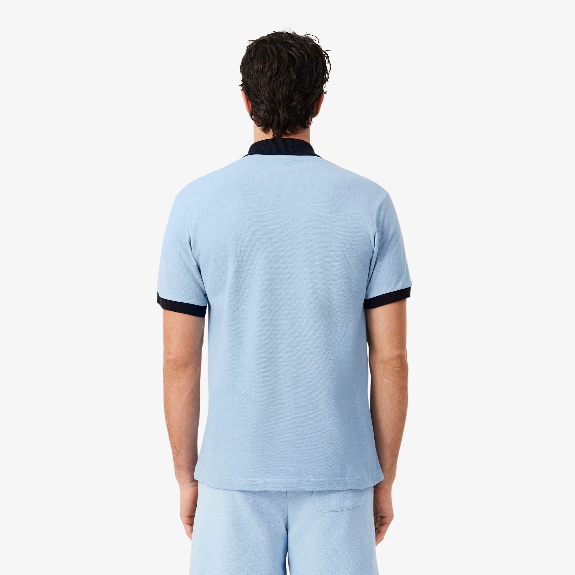 Chemise clásica con ribete en contraste