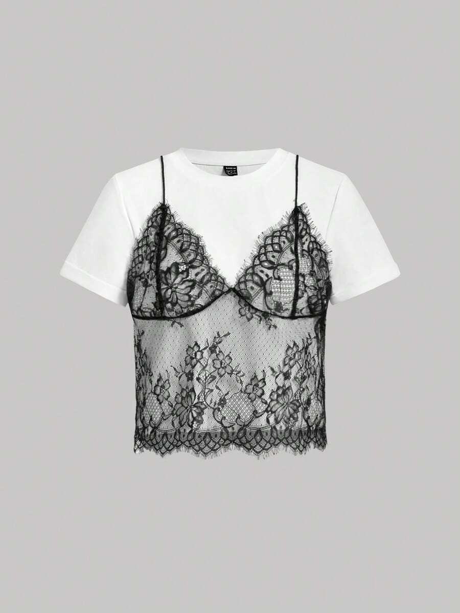 Camiseta con encaje floral