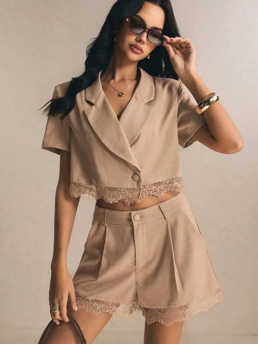 Conjunto elegante con encaje