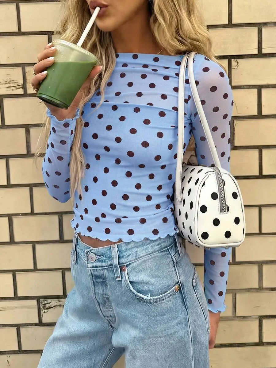 Blusa semitransparente con diseño de lunares