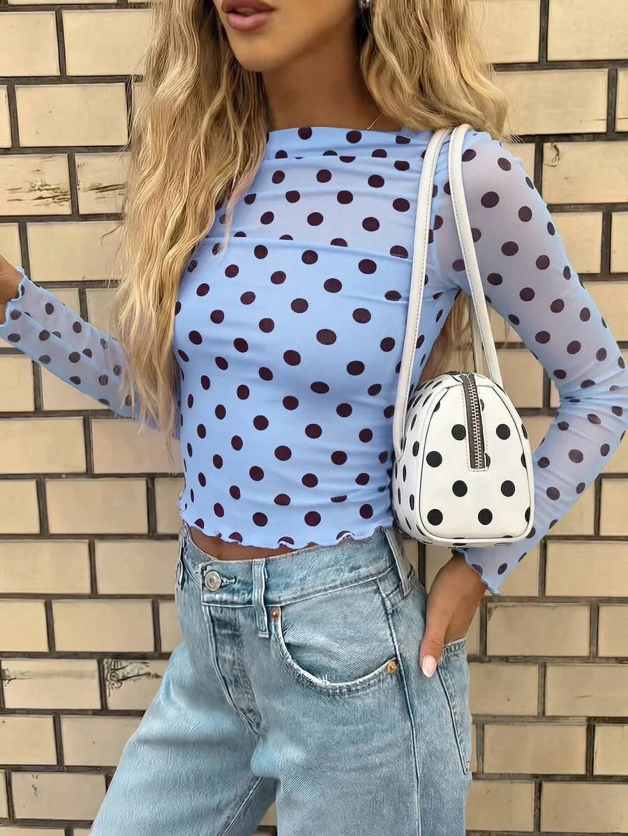 Blusa semitransparente con diseño de lunares