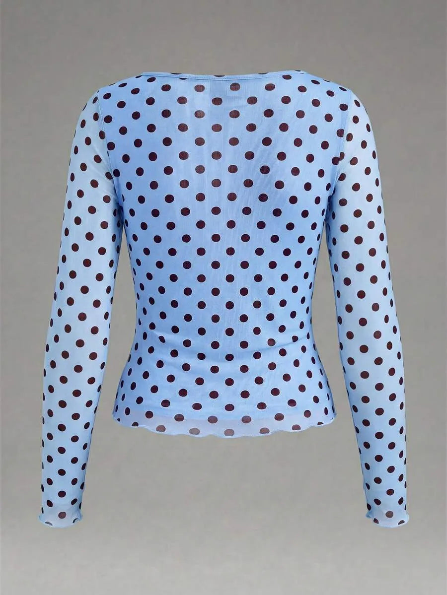Blusa semitransparente con diseño de lunares