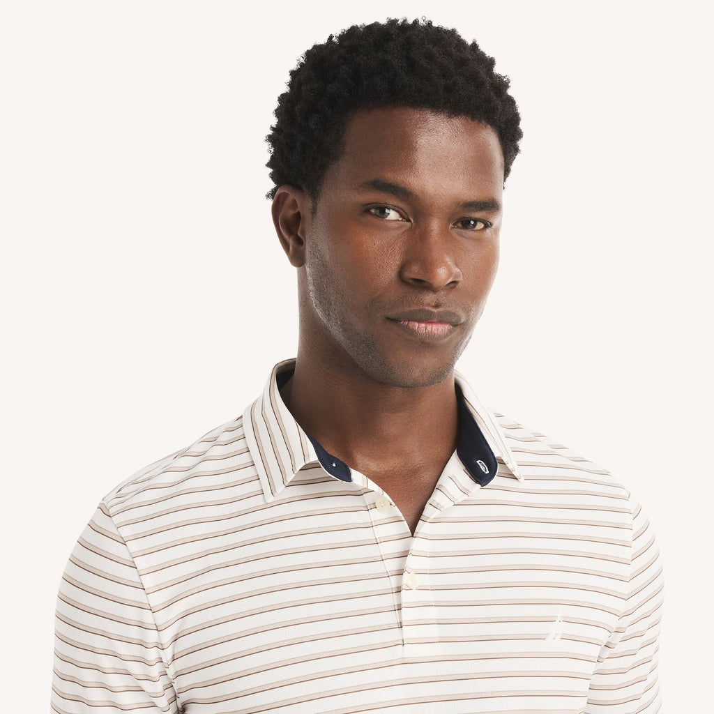 Chemise Navtech con patrón de rayas y logo