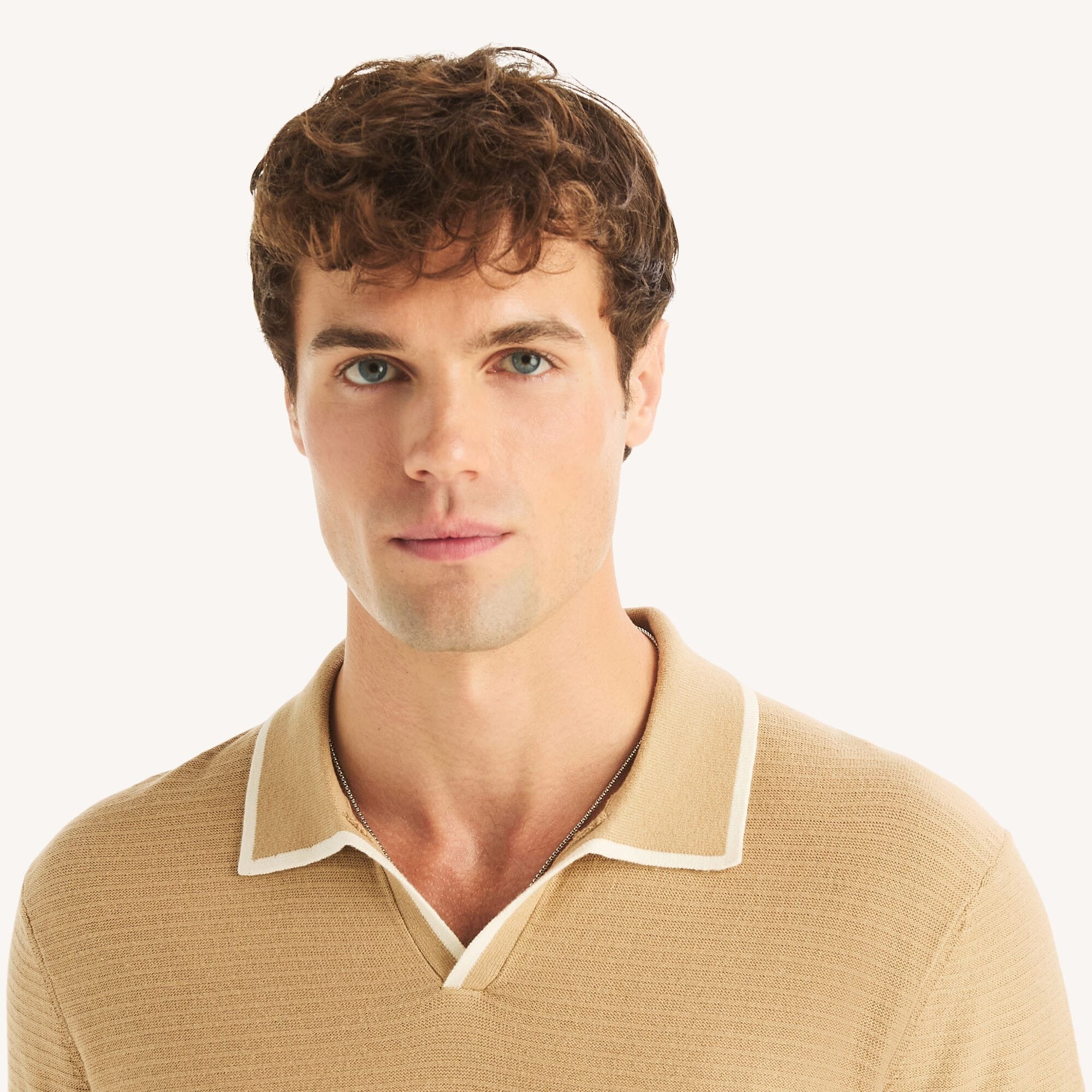 Chemise texturizado con tela de sueter