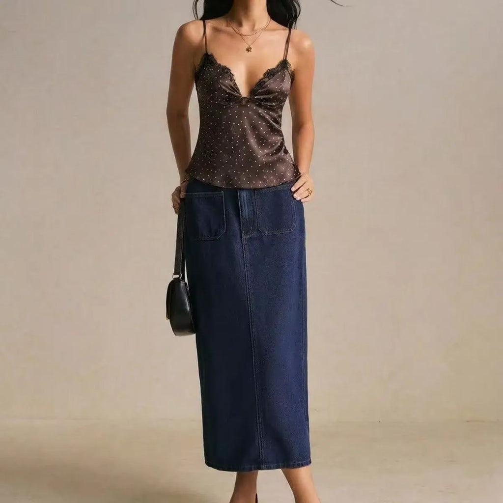 Blusa con diseño de lunares y encaje