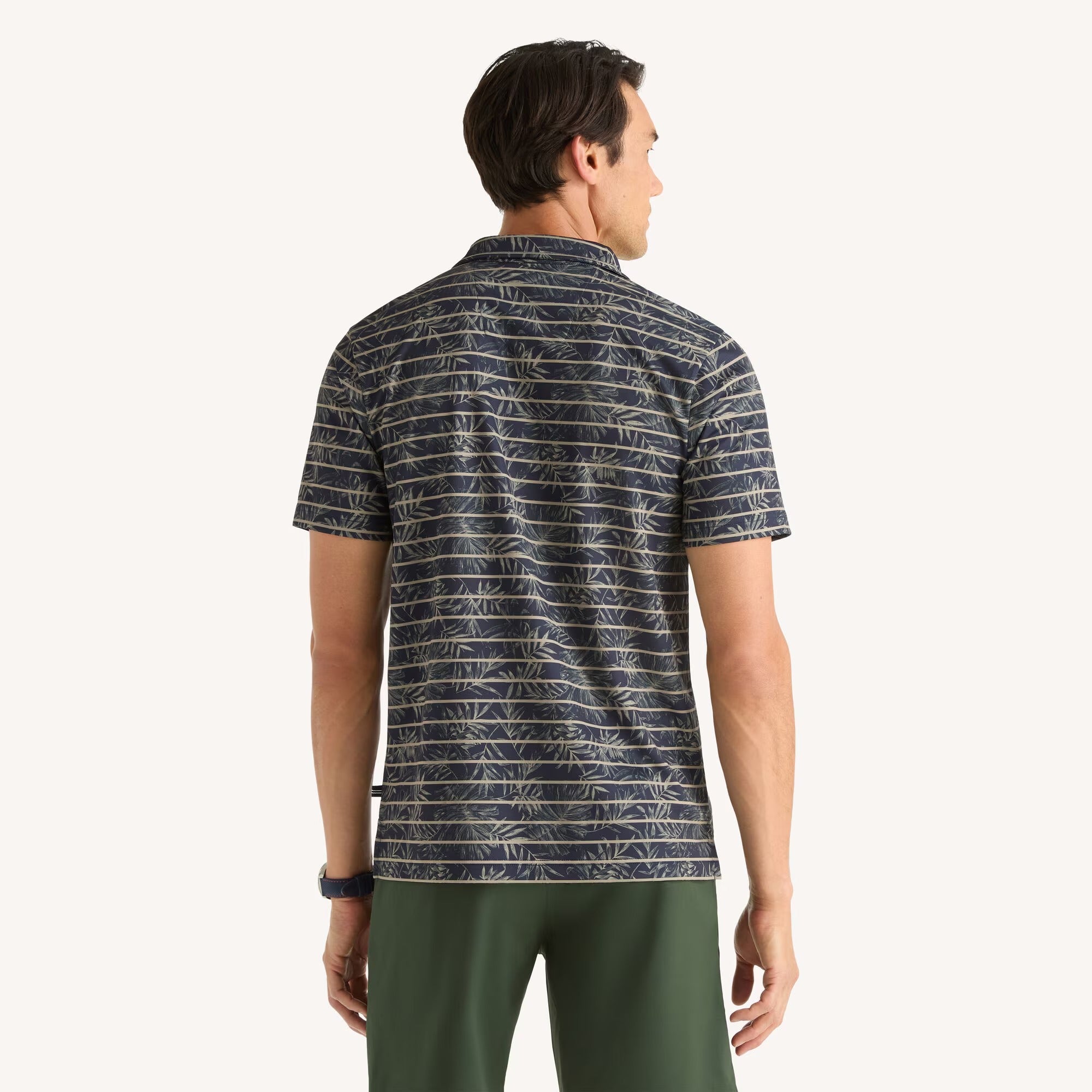 Chemise navtech con estampado y rayas
