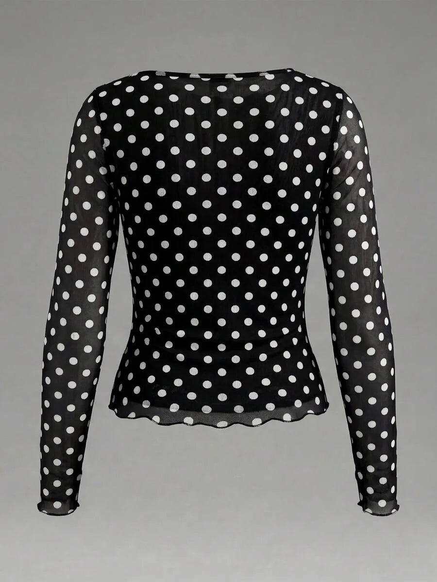 Blusa semitransparente con diseño de lunares