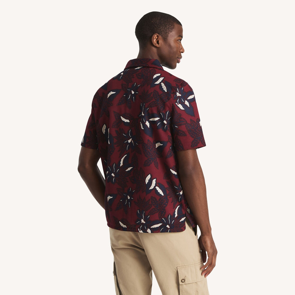 Camisa con estampado tropical