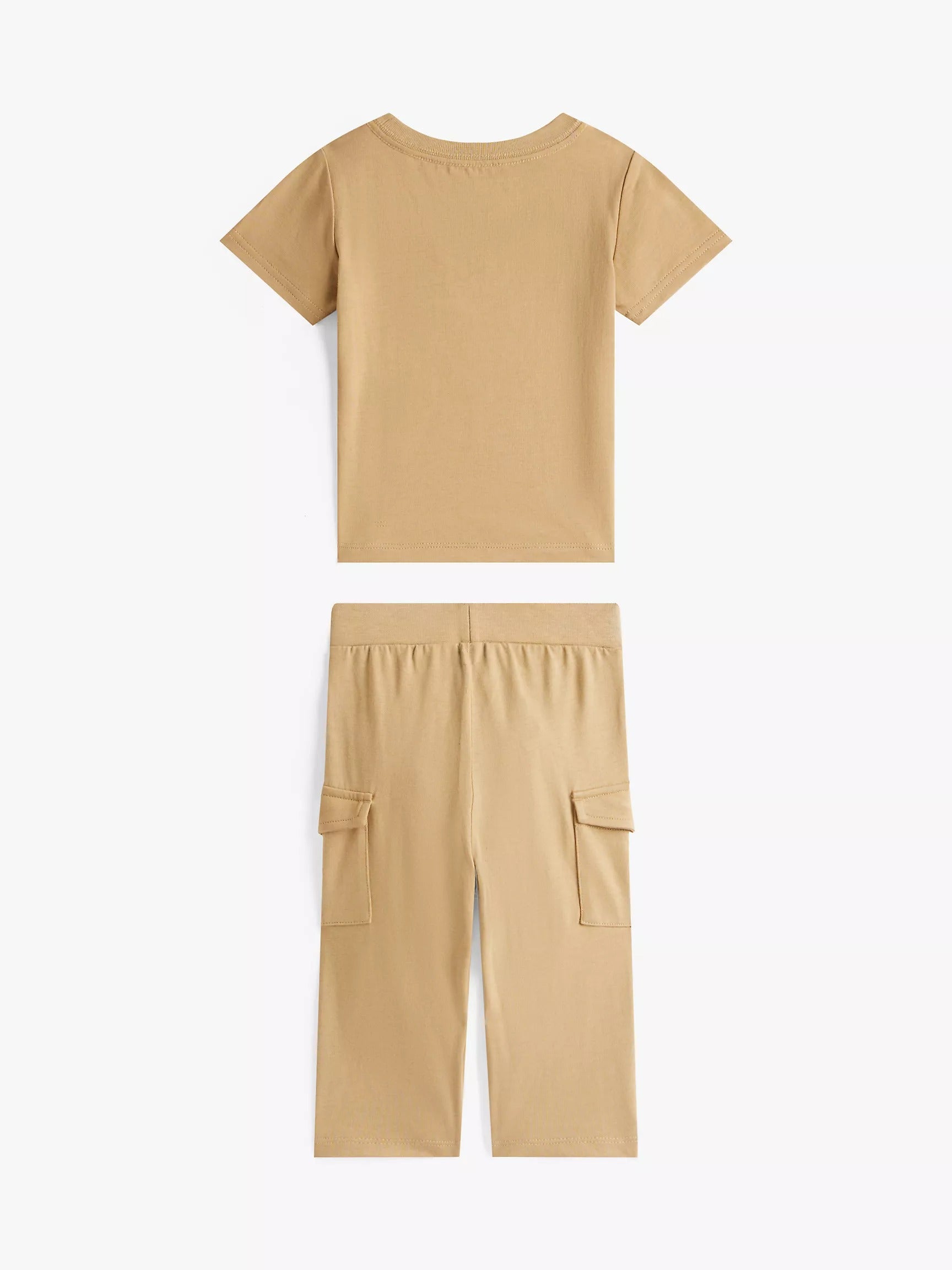 Conjunto de franela y pantalón para pequeños