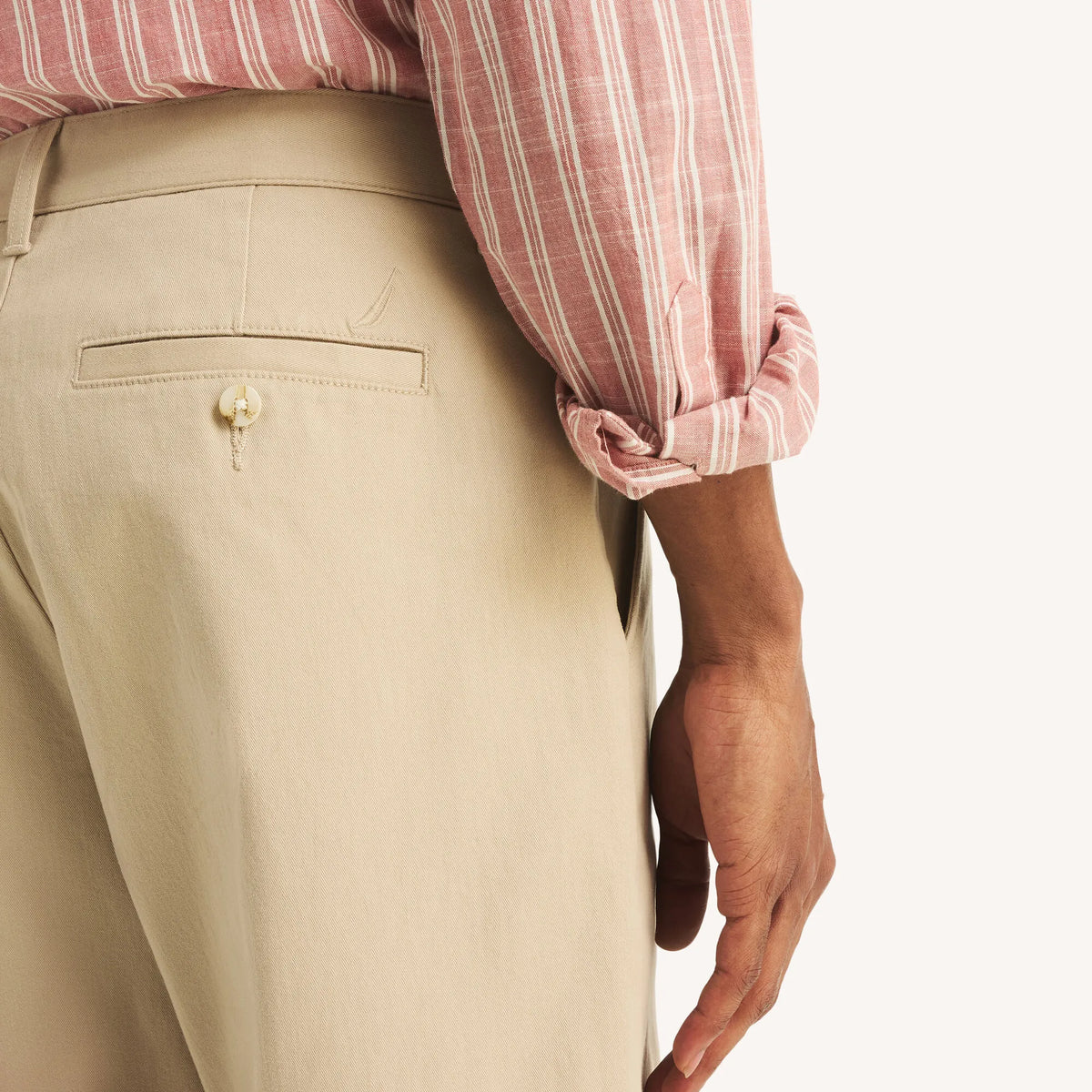 Pantalón chino corte clásico