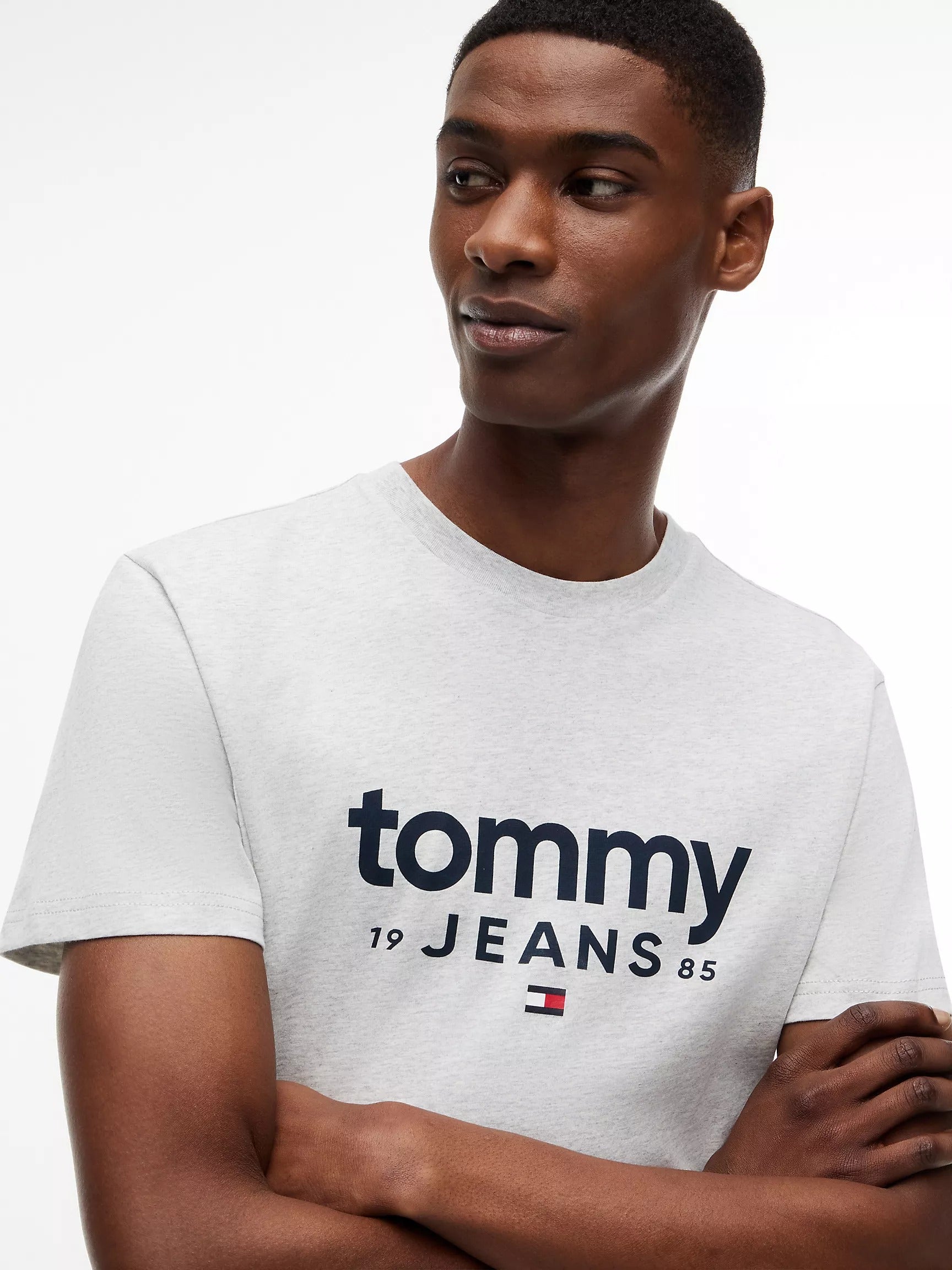 Franela cuello redondo con logo central TOMMY JEANS