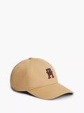 Gorra con monograma bordado