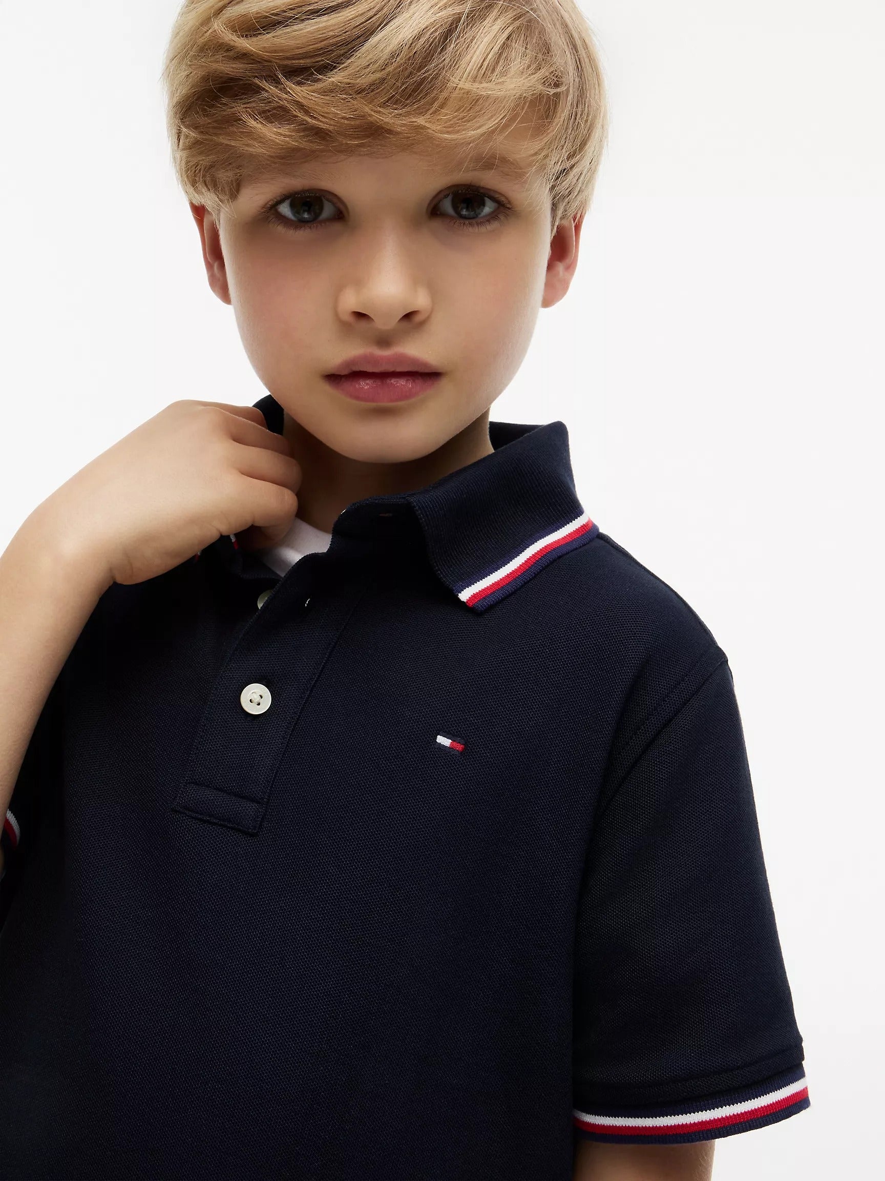 Chemise unicolor con cuello ribeteado para niño