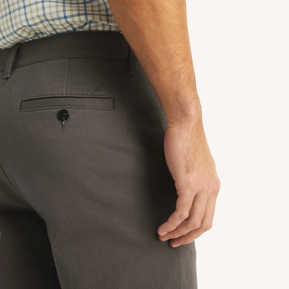 Pantalón chino corte clásico