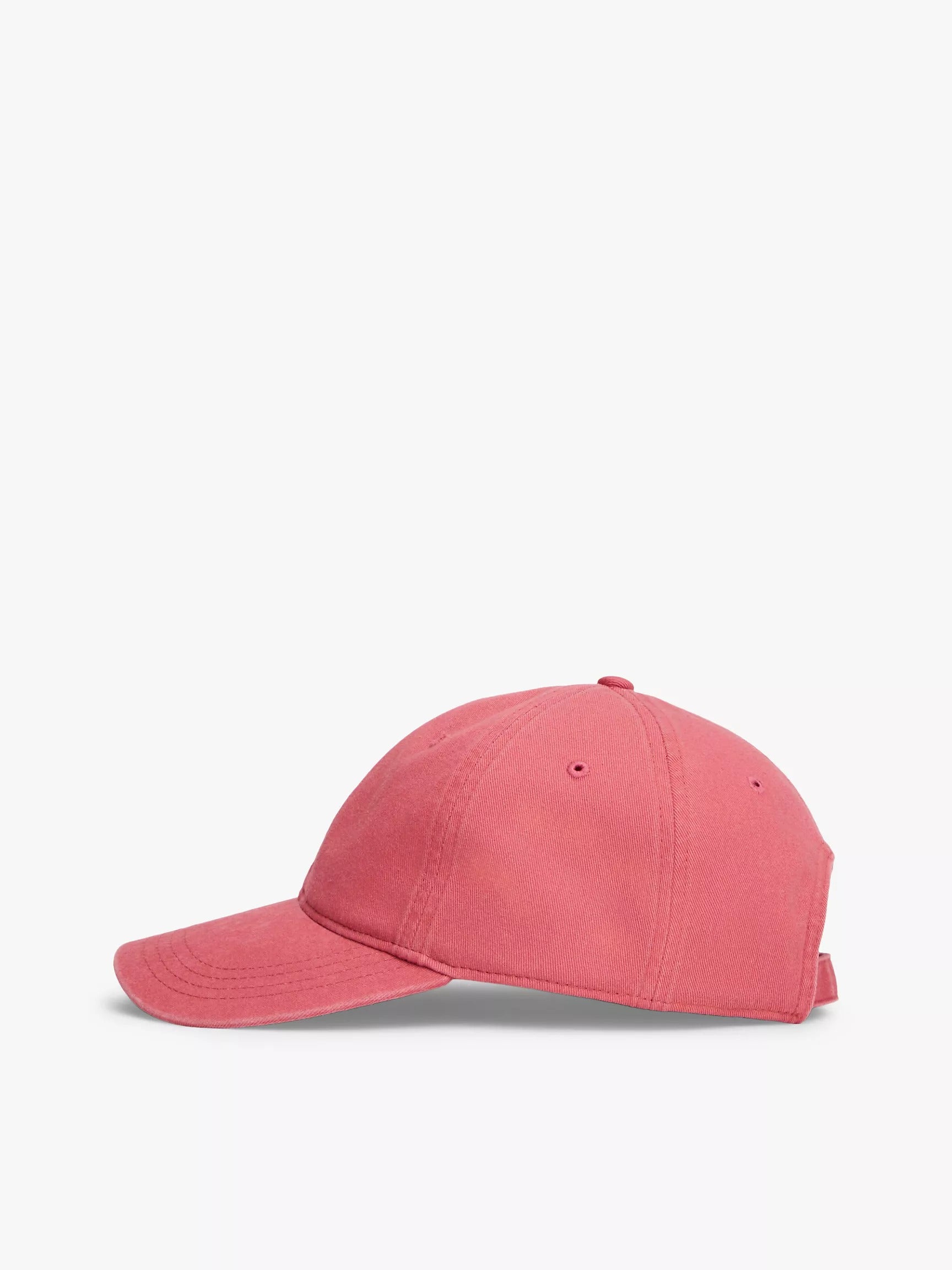 Gorra con bandera bordada